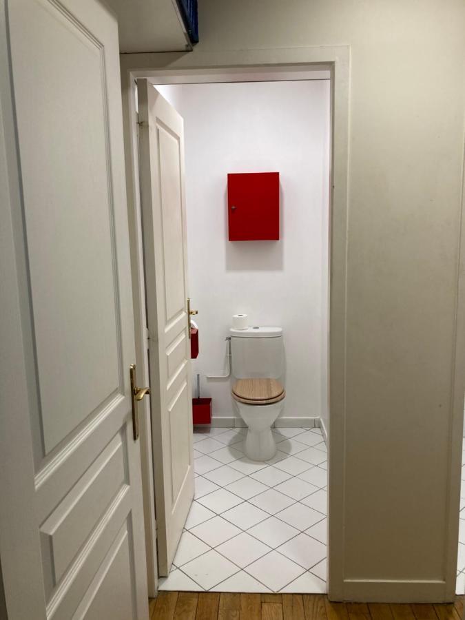 Charmant Studio Apartment Париж Екстериор снимка